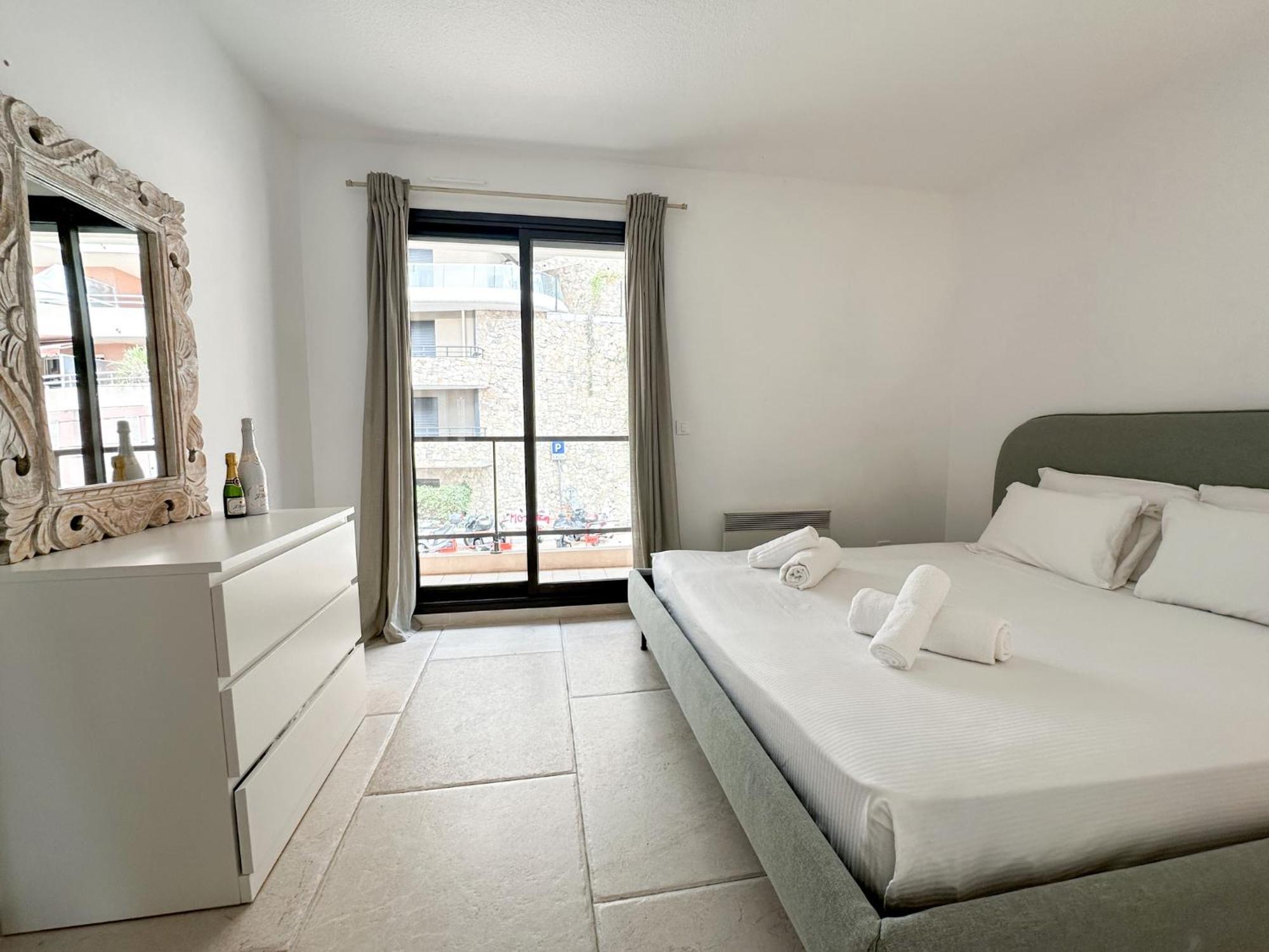 Luxurious 3 Rooms, Pool, Bnbrickeys Beausoleil Esterno foto